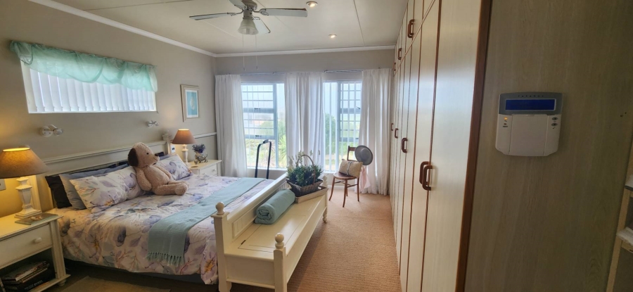 4 Bedroom Property for Sale in Glentana Western Cape